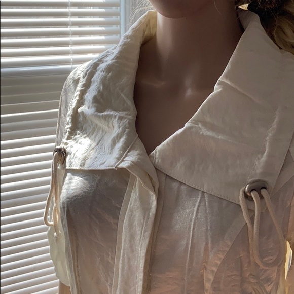 Woman’s jacket - Picture 3 of 9